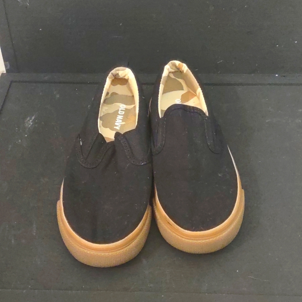 USED BOYS OLD NAVY SLIP ON SIZE 13 BLACK AND BROWN SHOES